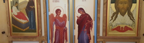 Новонаписанные иконы размещены в алтаре больничного храма